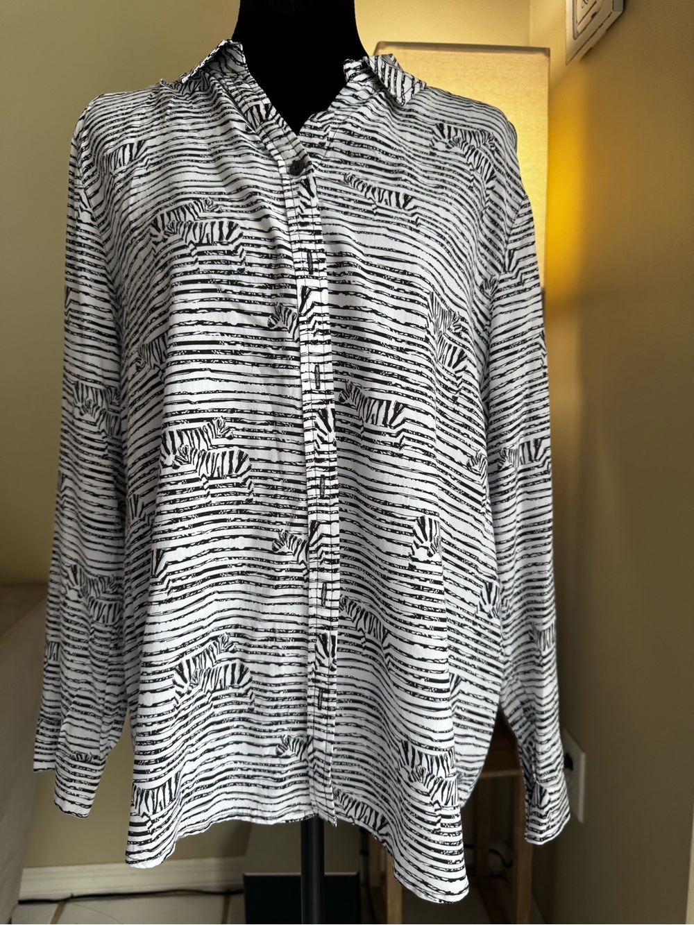 Chico’s Zebra Stripe Button-Front Blouse Roll Tab Sleeve Size 2 (US Large 12/14)